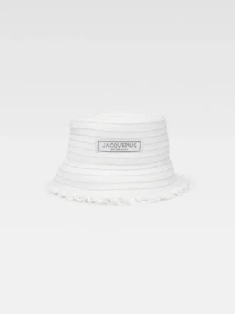 Der Bacino-Bucket-Hat Hut aus ausgefranstem Raffia