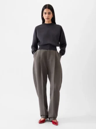 Der bestickte Pullover Bestickter Strickpullover