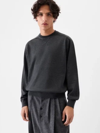 Der bestickte Pullover Bestickter Strickpullover
