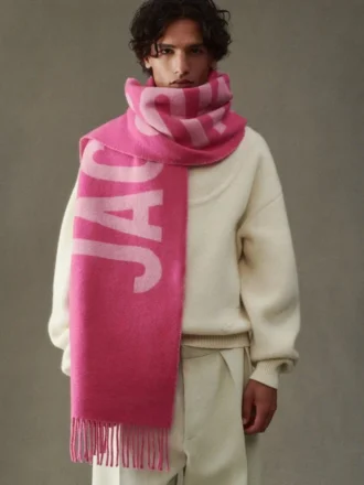 Der Jacquemus-Schal Fringe Logo-Schal