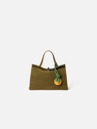 Der orangefarbene, orangeförmige Taschenanhänger mit Knoten