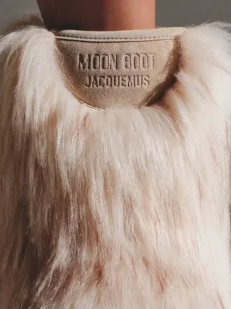 Die Jacquemus Mid Yeti Moon Boot Kunstfellstiefel – in Zusammenarbeit mit Moon Boot