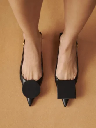 Die niedrigen Duelo-Slingbacks Runde und eckige Kitten Heels